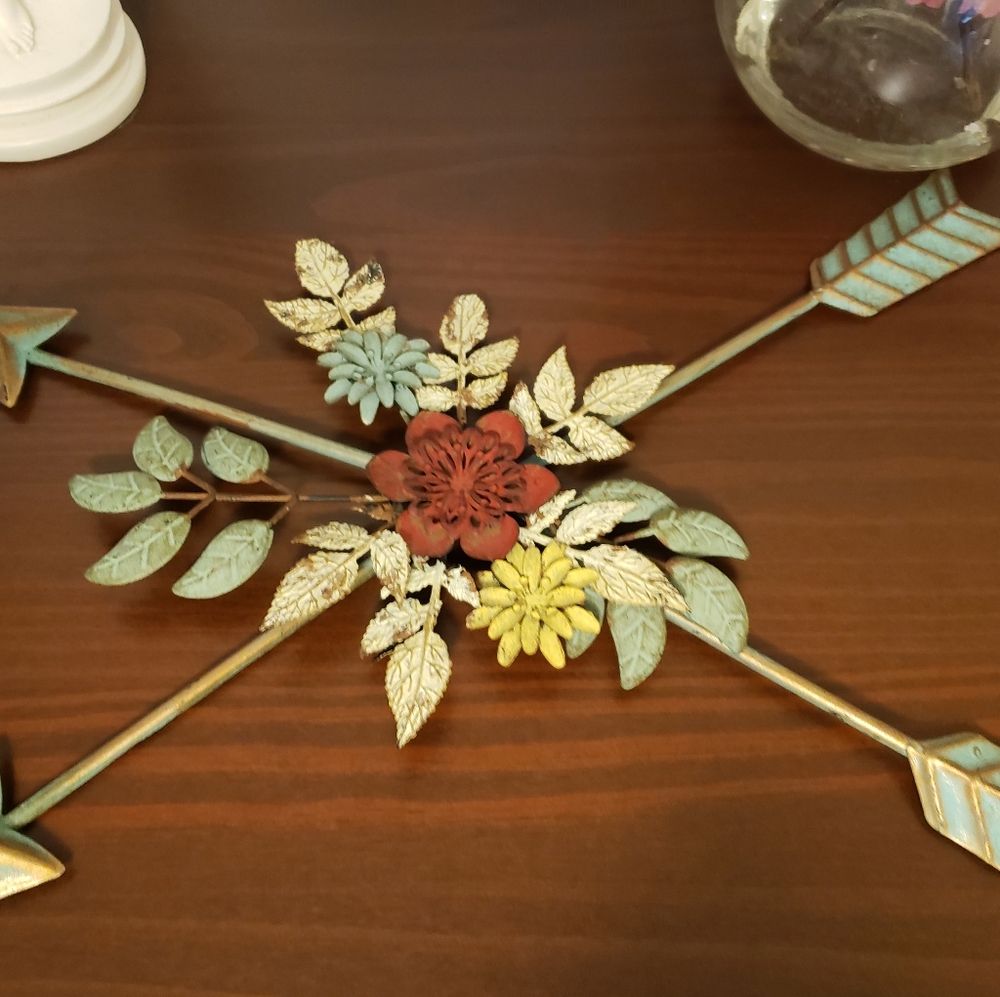 Metal Arrow Wall Decor